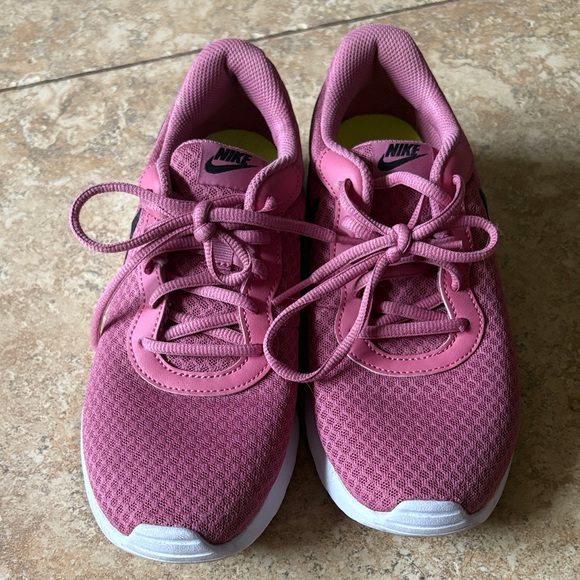 Nike Women's Rose Pink Sneakers - Picture 1 of 4